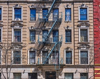 West 151st Street - Photo Thumbnail 4