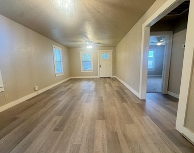 510 W Sixth Street - Photo Thumbnail 2