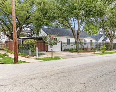 911 W 14th Street - Photo Thumbnail 1