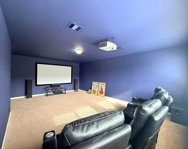 2814 Ridgeglen Lane - Photo Thumbnail 3