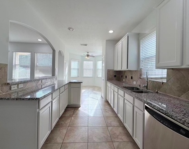 2814 Ridgeglen Lane - Photo Thumbnail 8