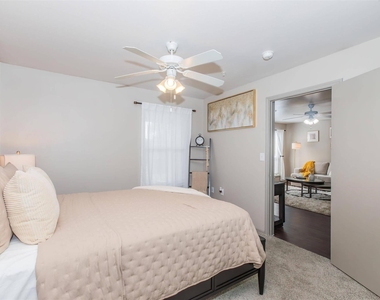 1088 Park Plaza Drive - Photo Thumbnail 10