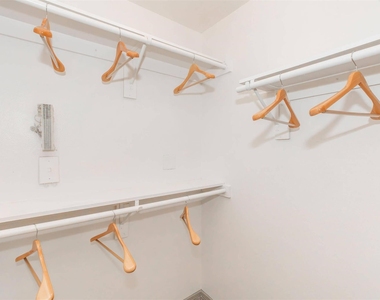 1088 Park Plaza Drive - Photo Thumbnail 9