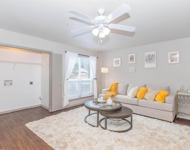 1088 Park Plaza Drive - Photo Thumbnail 3