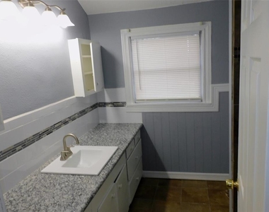 816 Avenue A - Photo Thumbnail 5