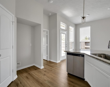298 Brocks Lane - Photo Thumbnail 13