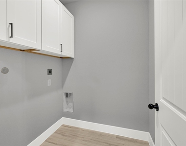 7415 Hezekiah Ln - Photo Thumbnail 3