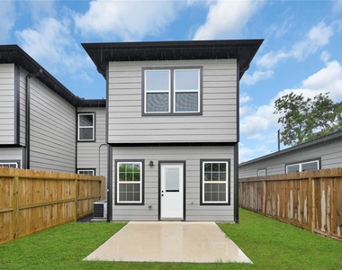 7415 Hezekiah Ln - Photo Thumbnail 4