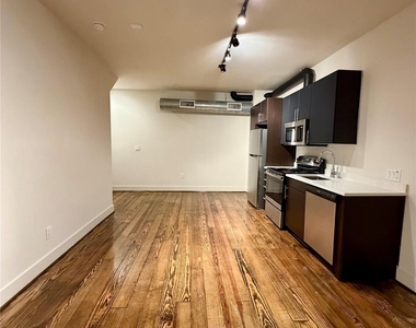 4411 Dallas Street - Photo Thumbnail 6