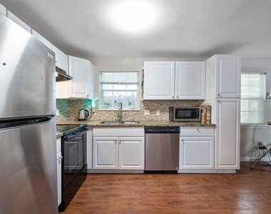 8314 Brandon Street - Photo Thumbnail 16