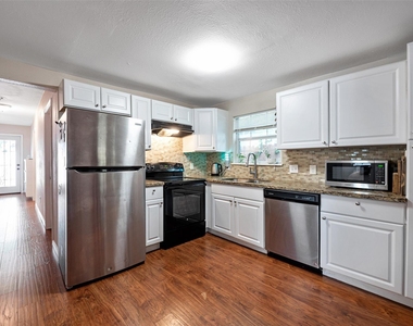 8314 Brandon Street - Photo Thumbnail 15