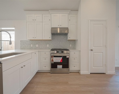 27110 Angel Creek Lane - Photo Thumbnail 11
