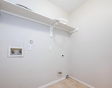 10043 Morocco Road - Photo Thumbnail 15
