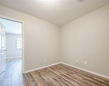 10043 Morocco Road - Photo Thumbnail 37