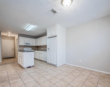 10043 Morocco Road - Photo Thumbnail 9
