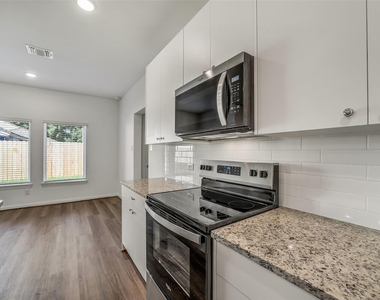 11931 Pondwood Drive - Photo Thumbnail 7