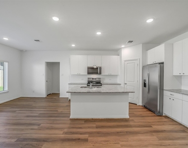 11931 Pondwood Drive - Photo Thumbnail 5