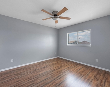 6131 Settlers Lake Circle W - Photo Thumbnail 11