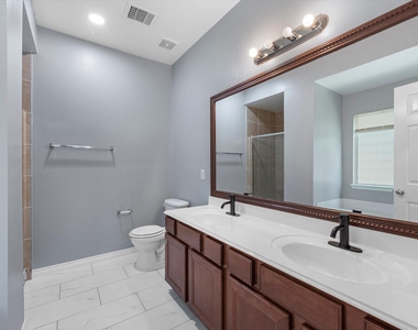 6131 Settlers Lake Circle W - Photo Thumbnail 7