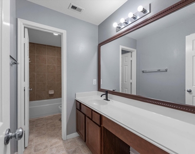 6131 Settlers Lake Circle W - Photo Thumbnail 10