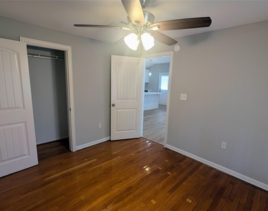 7521 Laredo Street - Photo Thumbnail 5