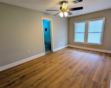 7521 Laredo Street - Photo Thumbnail 8