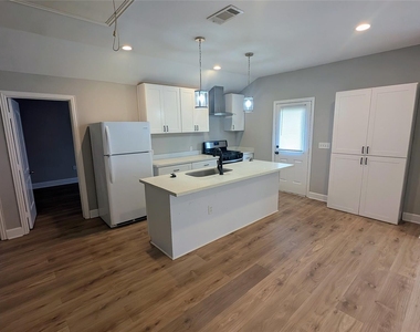 7521 Laredo Street - Photo Thumbnail 6