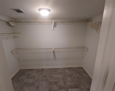 7521 Laredo Street - Photo Thumbnail 18