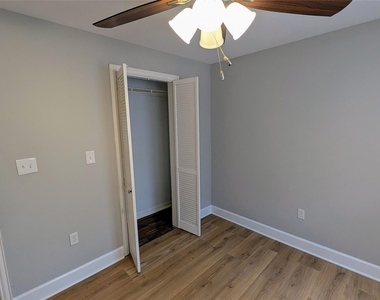 7521 Laredo Street - Photo Thumbnail 9
