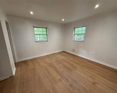 205 S Chandler Avenue - Photo Thumbnail 12