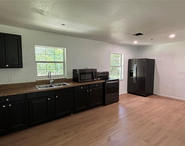 205 S Chandler Avenue - Photo Thumbnail 4
