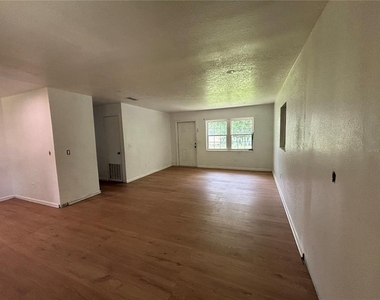 205 S Chandler Avenue - Photo Thumbnail 7
