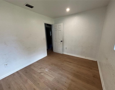 205 S Chandler Avenue - Photo Thumbnail 11