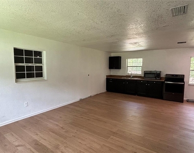 205 S Chandler Avenue - Photo Thumbnail 2