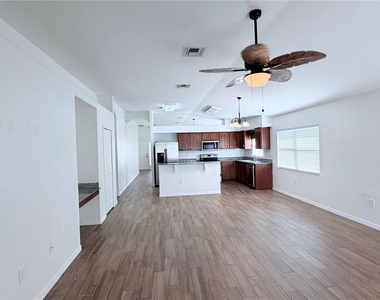 31205 Bridgegate Drive - Photo Thumbnail 9