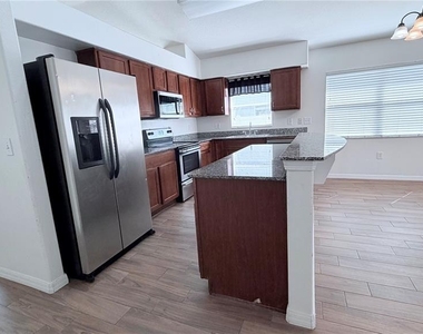 31205 Bridgegate Drive - Photo Thumbnail 4