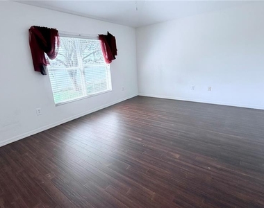 31205 Bridgegate Drive - Photo Thumbnail 10