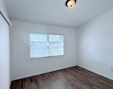 31205 Bridgegate Drive - Photo Thumbnail 8