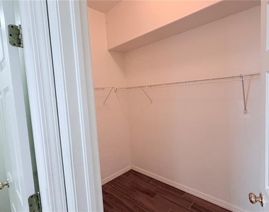 31205 Bridgegate Drive - Photo Thumbnail 12