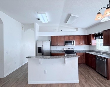 31205 Bridgegate Drive - Photo Thumbnail 5