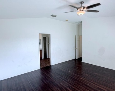 31205 Bridgegate Drive - Photo Thumbnail 11
