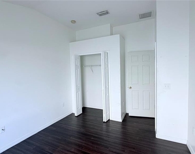 31205 Bridgegate Drive - Photo Thumbnail 21