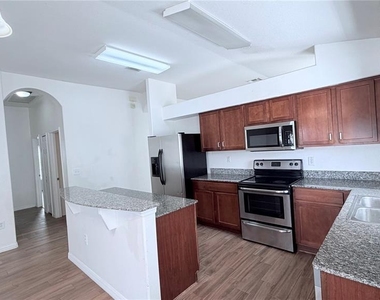 31205 Bridgegate Drive - Photo Thumbnail 6