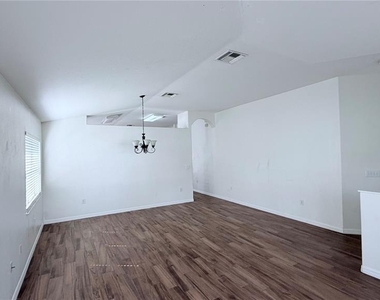 31205 Bridgegate Drive - Photo Thumbnail 16