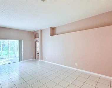 4712 Mapletree Loop - Photo Thumbnail 3