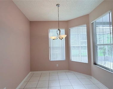 4712 Mapletree Loop - Photo Thumbnail 6