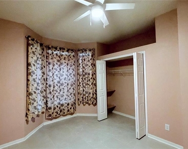 4712 Mapletree Loop - Photo Thumbnail 12