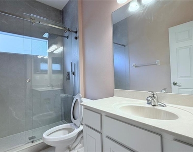 4712 Mapletree Loop - Photo Thumbnail 10