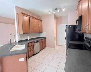 4712 Mapletree Loop - Photo Thumbnail 7