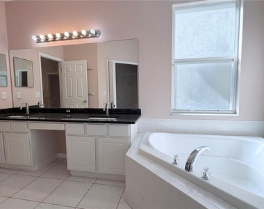 4712 Mapletree Loop - Photo Thumbnail 18